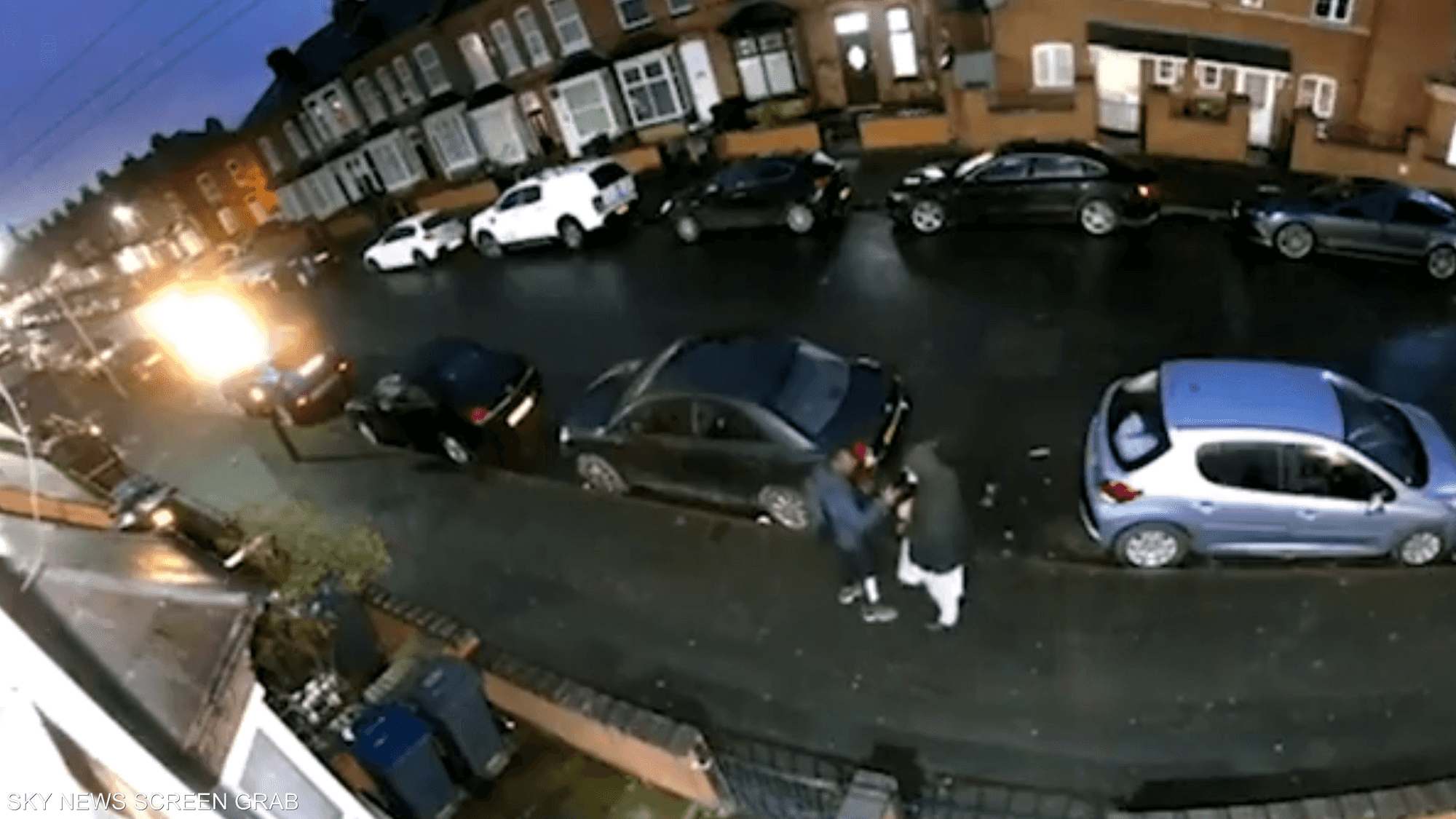 المشتبه بإضرامه النار برجل مسن بمسجد في بيرمنغهام مرتبط باعتداء مماثل في لندن.