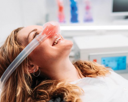 الحكومة في بريطانيا تعلن أنها تعتزم قريباً “غاز الضحك”