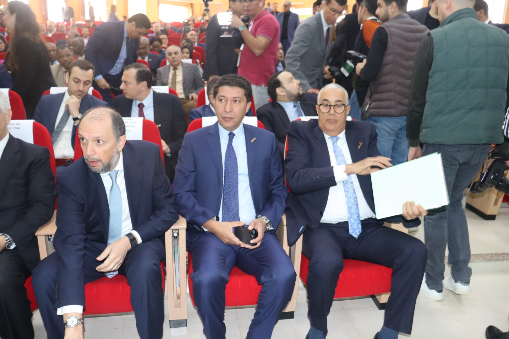 عدد من الوزراء بالإضافة إلى الوالي ورئيس مجلس جهة الشرق يتباحثون في موضوع “فرص الاستثمار بجهة الشرق