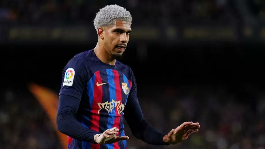 برشلو يعلن عن إصابة مدافعه الأوروغوياني رونالد أراوخو