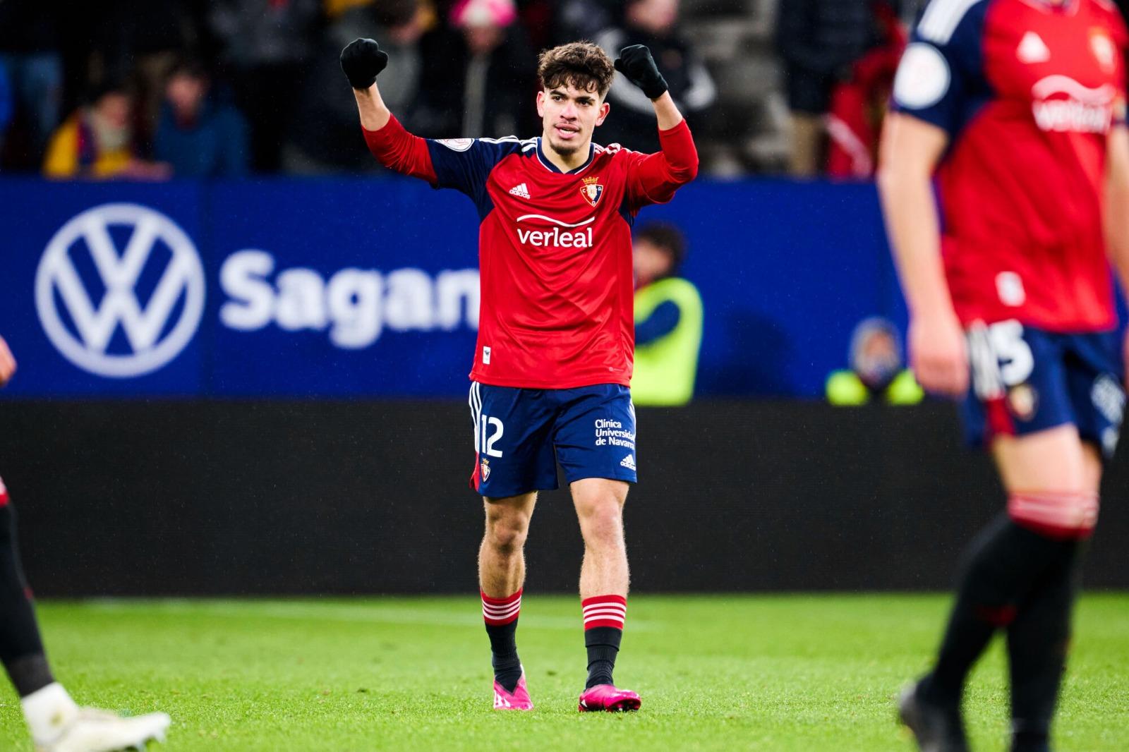 مدرب برشلونة عن الزلزولي : “إنه لاعب مثيرويُثير إعجاب الطاقم التقني للفريق الأول لبرشلونة”