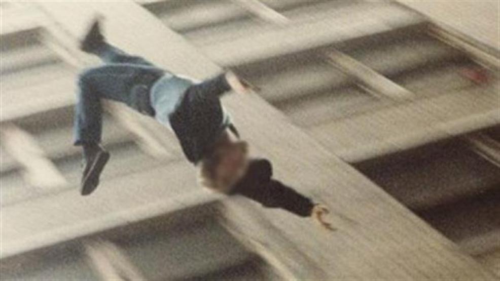 أربعيني يلقي بنفسه من الطابق الثالث لمنزله