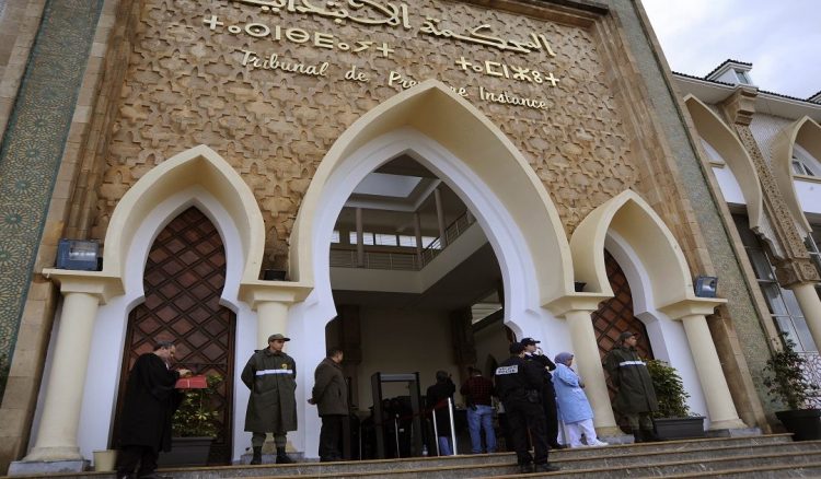 إحالة ثلاثة أشخاص بسبب تورطهم في تقديم شهادة الزور في قضية معروضة على المحكمة