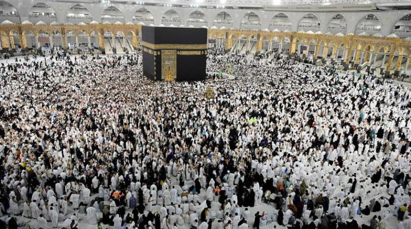 قاصدي بيت الله الحرام من المعتمرين والزوار بلغ 9 ملايين و357 ألفا و853