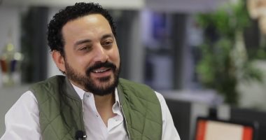 دياب: “منى زكى قيمة فنية”