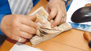 الكونفدرالية الديمقراطية للشغل تدعو الحكومة للزيادة في الأجور للموظفين