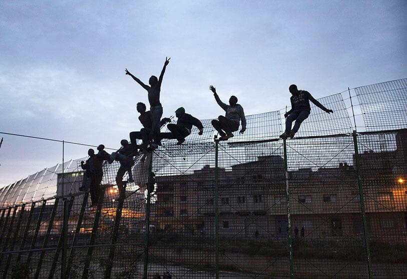 قوات الامن المغربية تجهض محاولة 150 مهاجر لاقتحام مدينة سبتة المحتلة