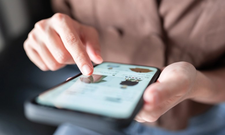 اختيار الأزرار باستخدام اللسان فقط