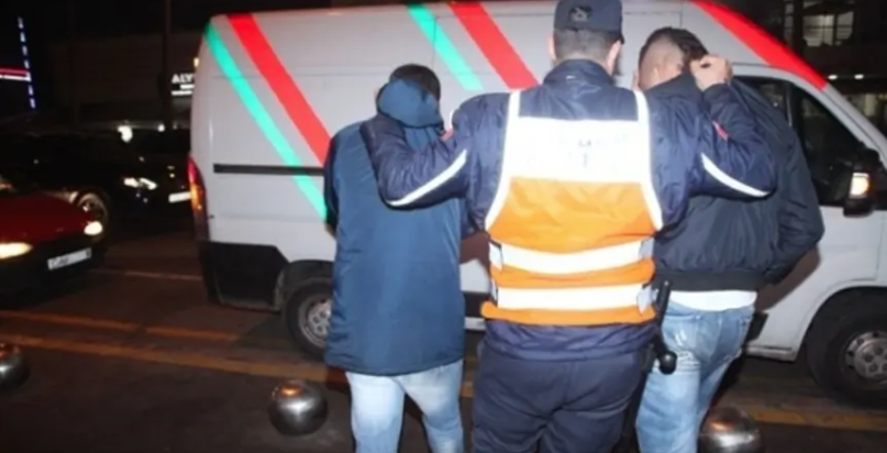 توقيف سائق سيارة أجرة في حالة تلبس يسلم مخدرات صلبة لأحد الزبناء وسط المدينة