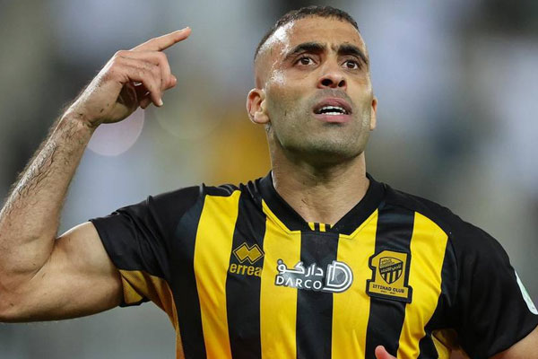 عبد الرزاق حمد الله يمدد تعاقده مع ناديه الإتحاد لموسمين إضافيين