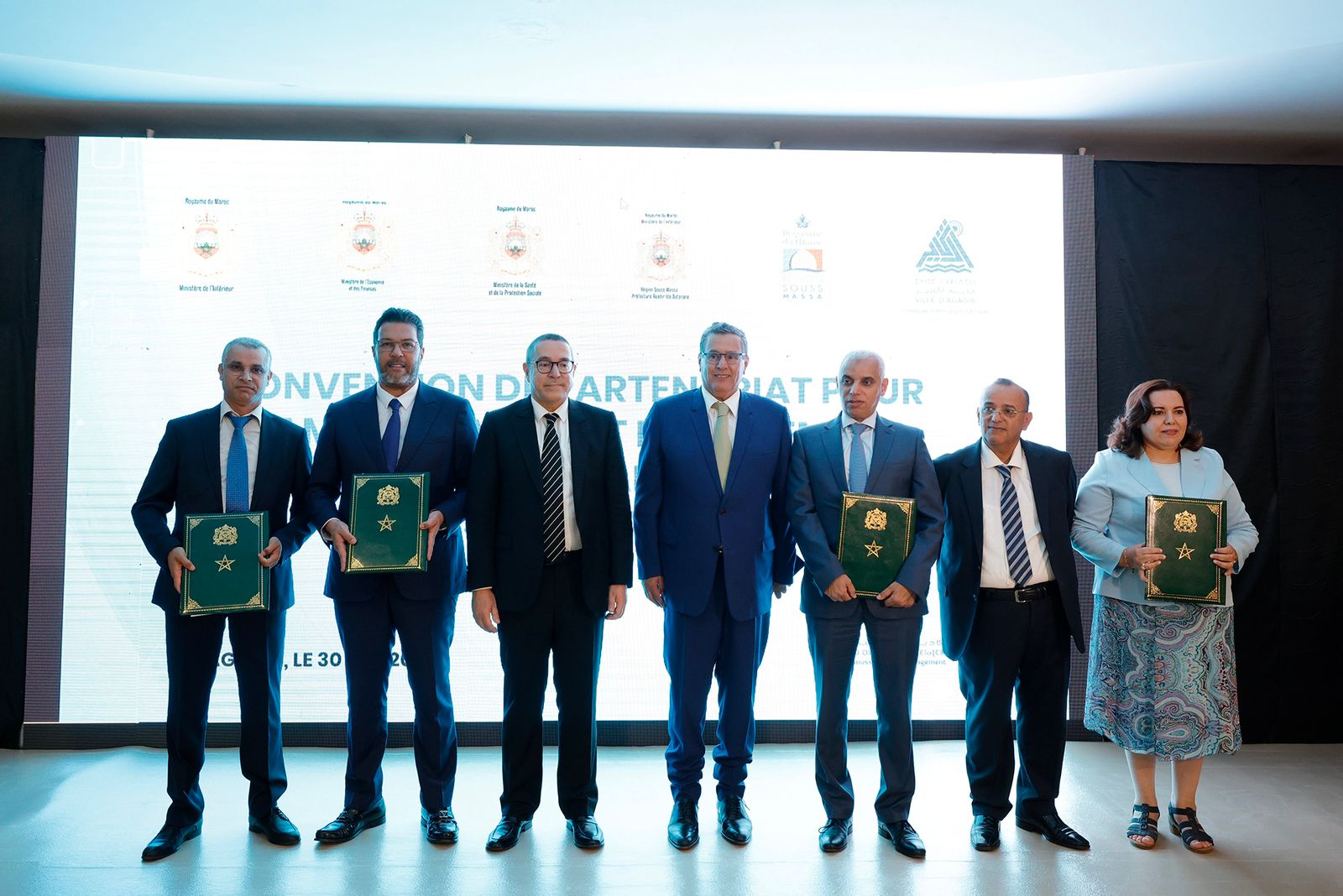 أكادير: توقيع مذكرتي تفاهم واتفاقية إطار لتنفيذ 6 مشاريع استثمارية في قطاع صناعة السيارات لشركة “LEONI”