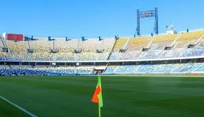 الكاف تحدد ملعبين لاحتضان نهائيات كأس إفريقيا