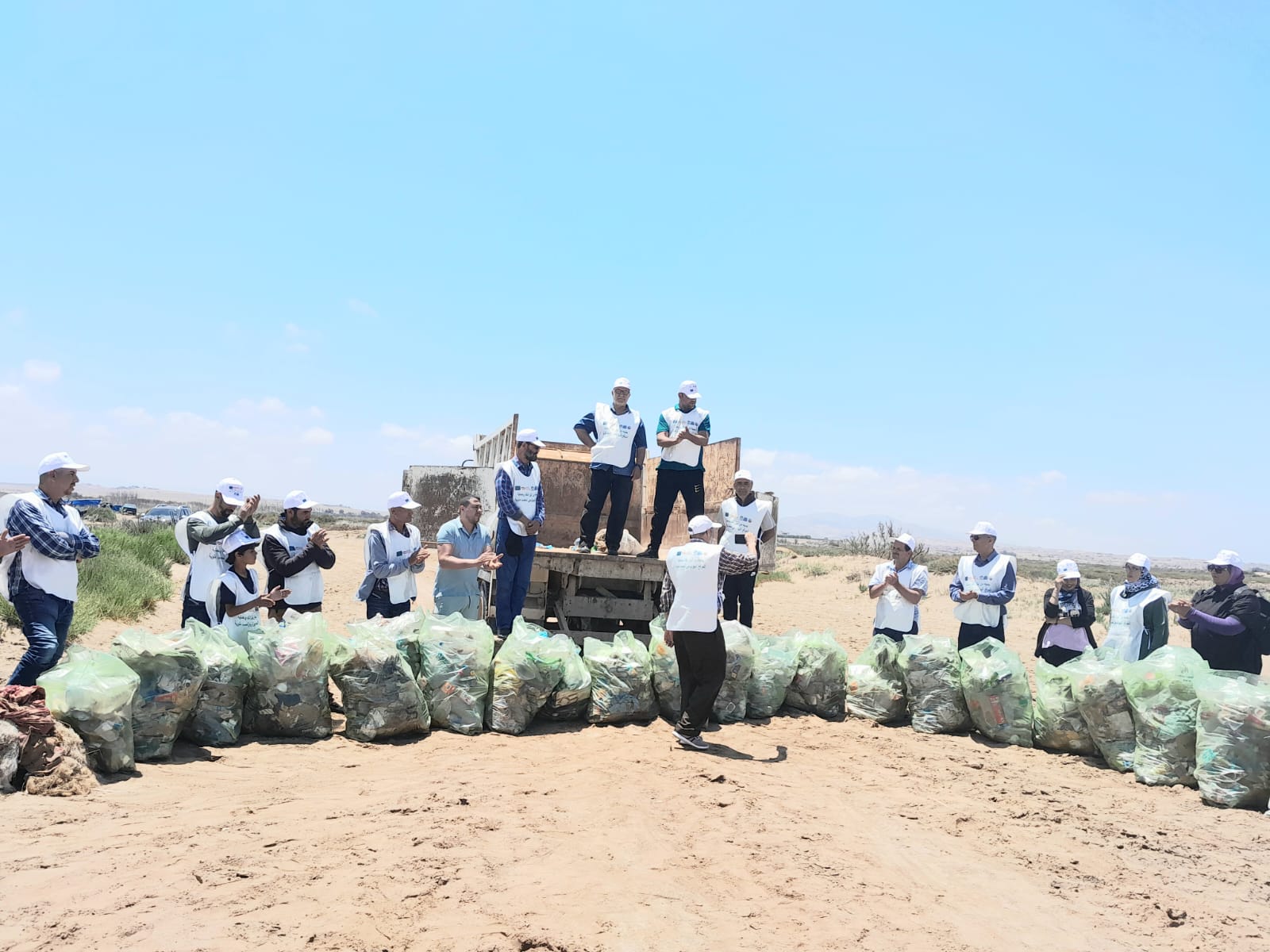 حملة تطوعية لنظافة مصب ملوية من المواد البلاستيكية