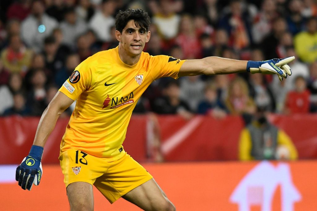 ياسين بونو ضمن الخيارات المطروحة على طاولة الإدارة المدريدية