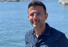 حمزة نمرة  يعلق على استخدام صوته بتقنية الذكاء الاصطناعى