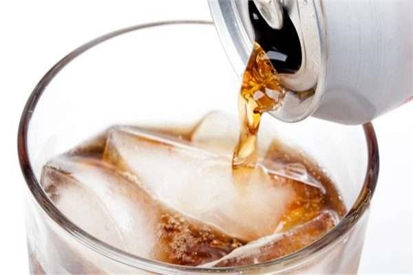 “الكولا الدايت” يمكن أن تكون ضارة بأسنانك