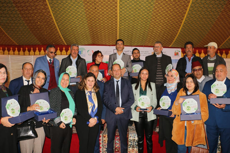 ولاية أمن سطات تتفاعل مع مقطع فيديو تظهر فيه سيدة تدعي بأن زوجة موظف شرطة عرضتها للعنف