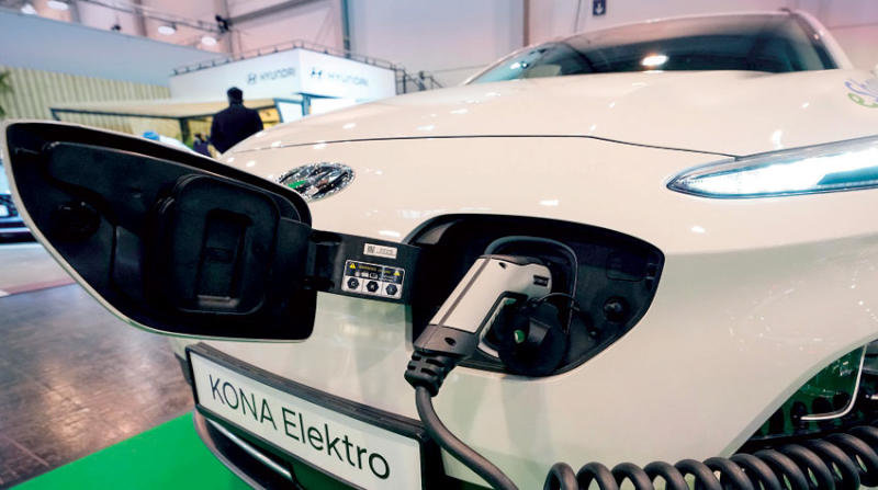 العراقيل أمام انتشار السيارات الكهربائية حول العالم في ازدياد