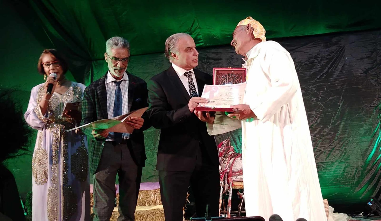 تكريمات وفرجة ممتعة في افتتاح المهرجان الوطني 22 لعبيدات بخريبكة