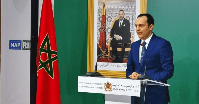 الحكومة تعد بزيادة جديدة في الأجور