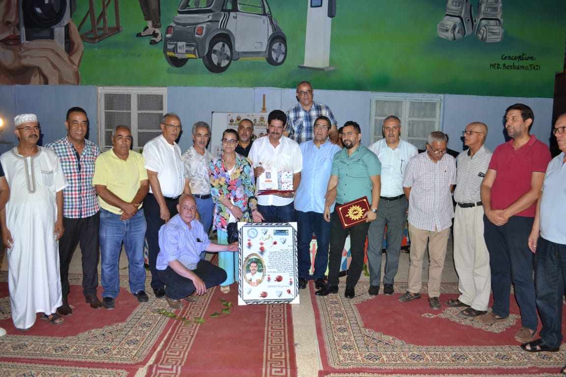 بثانوية المهدي بن بركة بوجدة: حفل تكريم التلاميذ المتفوقين والأساتذة المحالين على التقاعد (صور)