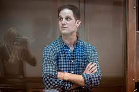 السفيرة الأميركية في موسكو تزور مراسل صحيفة “وول ستريت جورنال” المعتقل