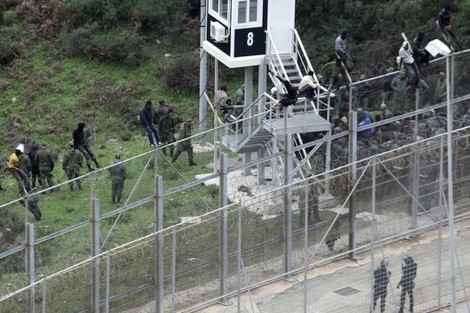 إحباط محاولة لتهجير مغربي خفية داخل صندوق سيارة متجهة نحو ألميريا