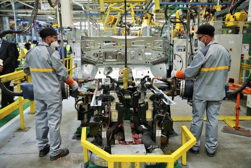 الشركة الصينية العملاقة “هوايو” تعتزم استثمار 200 مليار درهم في صناعة البطاريات بجهة العيون الساقية الحمراء