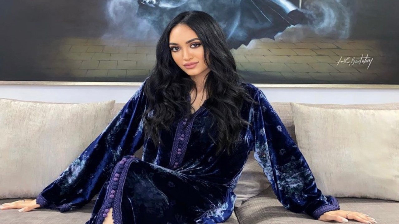 زينب أسامة تروج لأغنيتها الجديدة التي تحمل عنوان “مشات عليك”