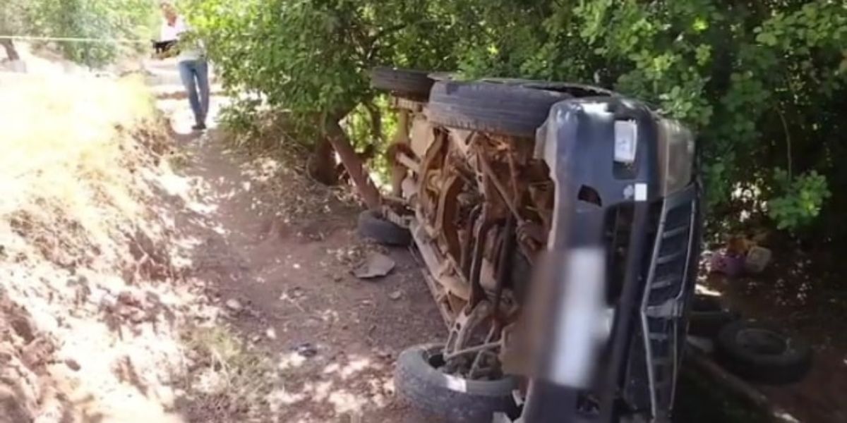 إصابة حوالي 15 شخصا بجروح متفاوتة الخطورة إثر انقلاب سيارة بأحد المنعرجات بعين أسردون ببني ملال.