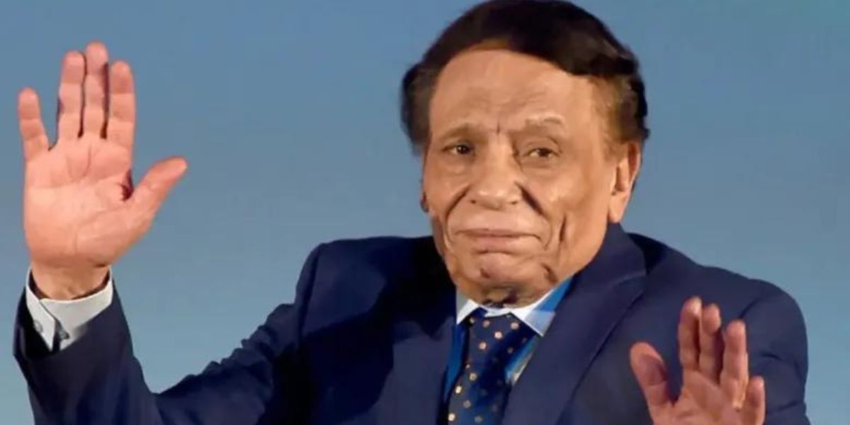الإعلامي المصري محمد الباز يعلق على شائعة وفاة الفنان عادل إمام