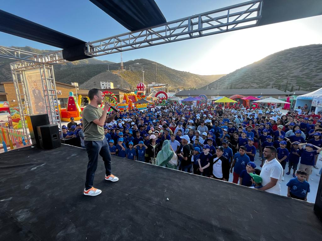 الفنان سعيد بيبو يواصل احتفاليات قافلة المواطنة بالمخيمات الصيفية بنجاح