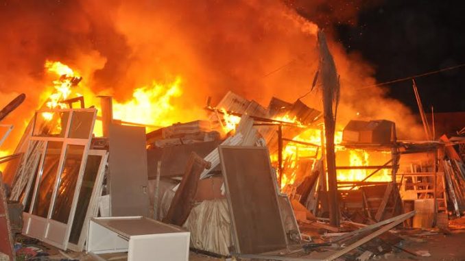 نشوب حريث في محل لبيع المتلاشيات بمركز سبت بنساسي بمراكش.