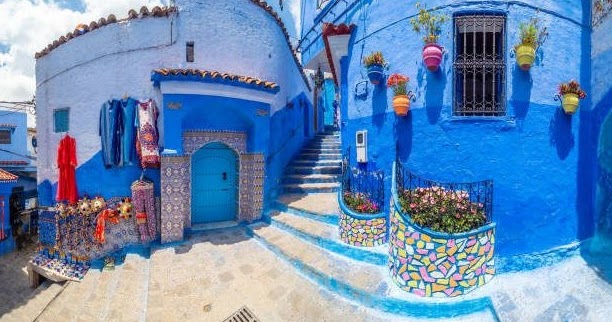 شفشاون تحتل مكانة بارزة كوجهة سياحية وذات لون موحد تشد الأنظار