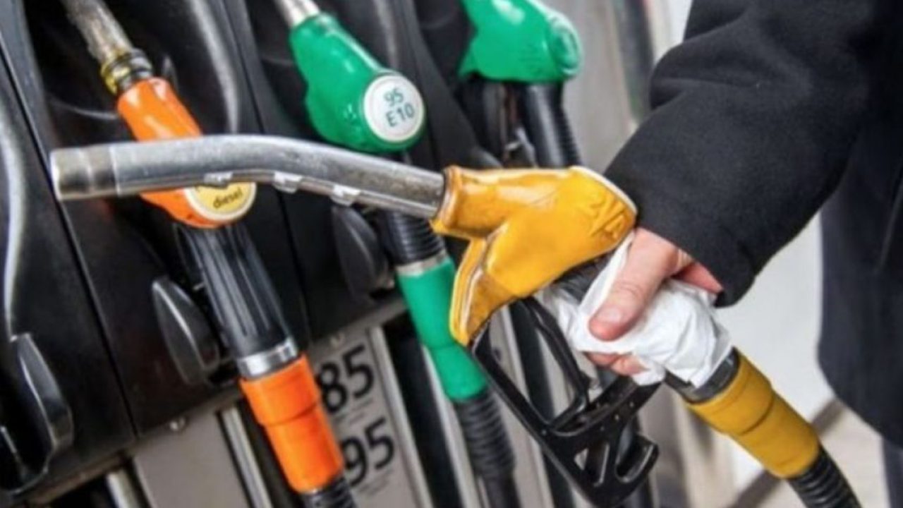 مطالب بتسقيف سعر المحروقات لحماية المواطن