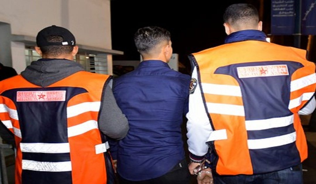 توقيف ثلاثة أشخاص للاشتباه في ارتباطهم بشبكة إجرامية تنشط في تنظيم الهجرة غير المشروعة والاتجار بالبشر