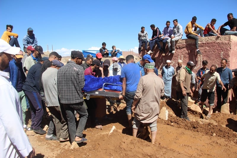 إقليم ورزازات : مراسيم تشييع جنازة 41 شخصا توفوا تحت الأنقاض بسبب “زلزال الحوز”