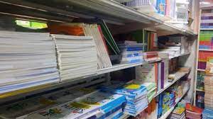 توقيف خمسة أشخاص للاشتباه بتورطهم في خيانة الأمانة والاتجار في كتاب مدرسي يكتسي طابع المجانية