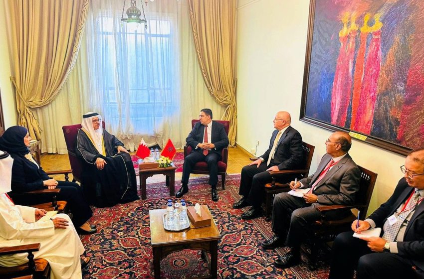 ناصر بوريطة يجري مباحثات مع وزير خارجية مملكة البحرين