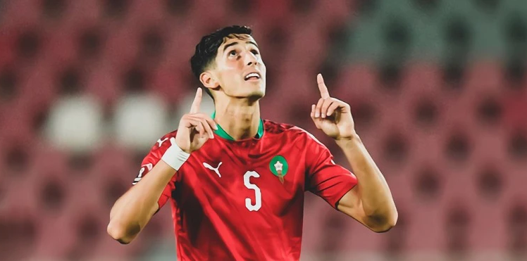 نايف أكرد قاوم الهجمات الرهيبة لمانشستر سيتي