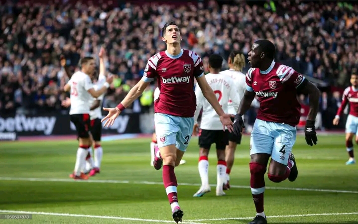 نايف أكرد  يثير قلق الجهاز الفني لنادي وستهام يونايتد