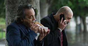 عزيز الحطاب يروج لأحدث أعماله الفنية “مول التيليفون”