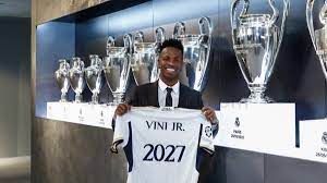 المهاجم الدولي البرازيلي فينيسيوس جونيور يمدد عقده مع النادي الملكي حتى 2027