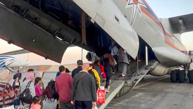 رحلة خاصة تعيد 103 من مواطنين روس تم إجلاؤهم من غزة