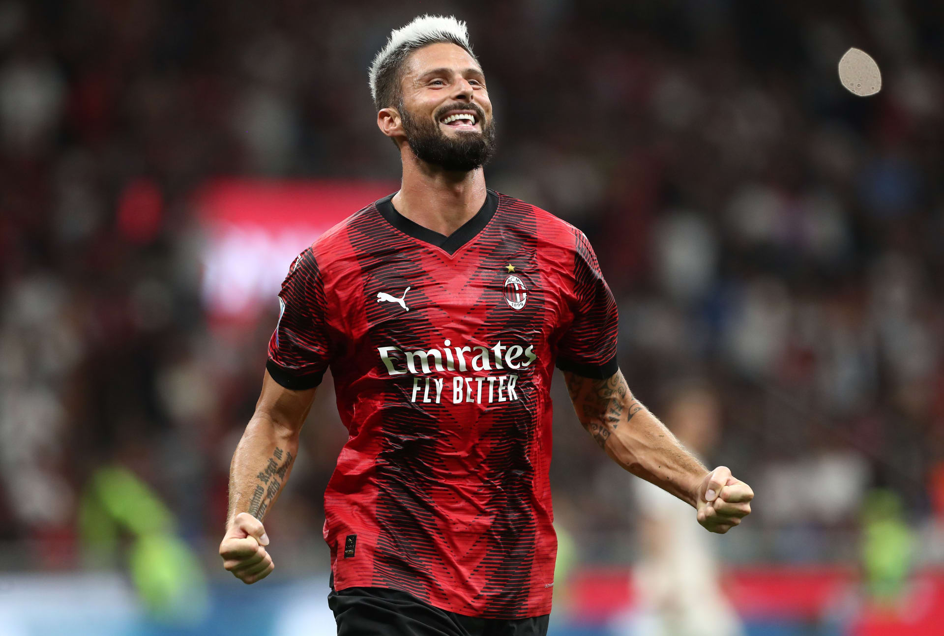 جيرو مهاجم ميلان الإيطالي يتوقف لمباراتين عقب طرده أمام ليتشي في البطولة