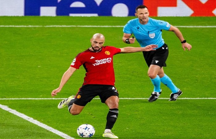 “فيرونتينا نيوز” أكدت أن الدولي امرابط بات قريبا من الخروج من قلعة “الشياطين الحمر”