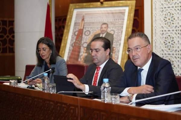 الحكومة ملتزمة بتفيد برنامجها و العمل على تنزيل الإصلاحات الكبرى وإرساء دعائم الدولة الاجتماعية