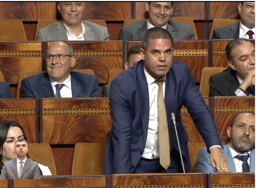 تجريد البرلماني المعروف بــــ” هشة بشة ” من مقعده البرلماني