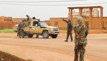 فرض حصار كامل على المحاور الممتدة من الحدود الجزائرية إلى مدن ميناكا وكيدال وغاو وتمبكتو وتودني