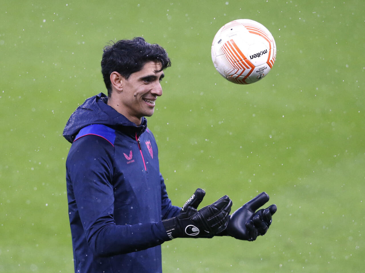 الحساب الرسمي لكأس العالم لكرة القدم يحتفي بالحارس الدولي المغربي ياسين بونو